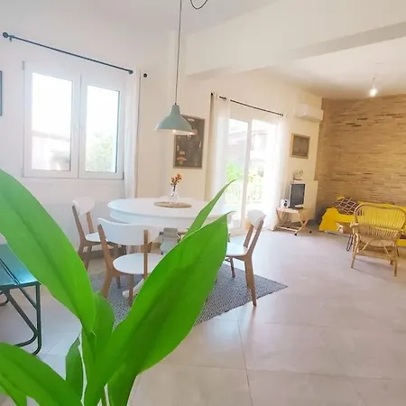 Vakantiehuis Zacharenia Cozy House With Sea Views *