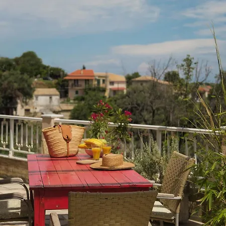 Semesterbostad Zacharenia Cozy House With Sea Views