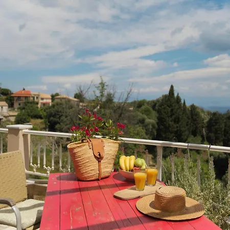 Zacharenia Cozy House With Sea Views Vakantiehuis