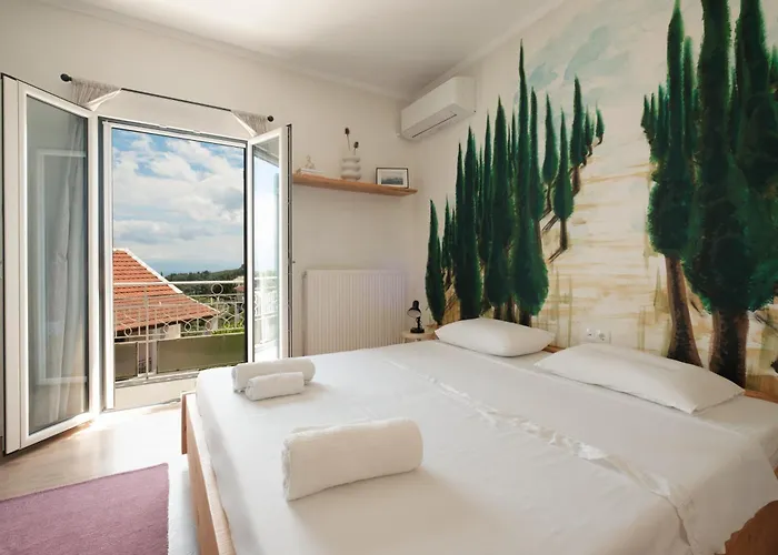 Semesterbostad Zacharenia Cozy House With Sea Views